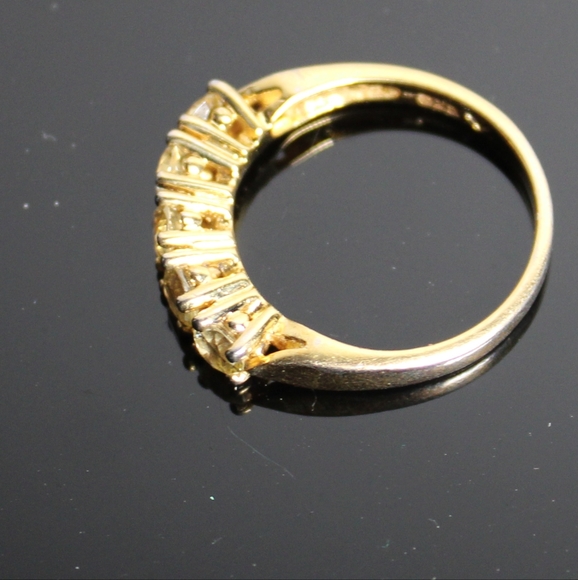 beautiful gold tone ring with 5 CZ stones - Picture 8 of 10